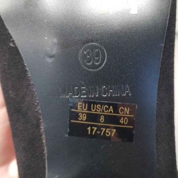 Size 8 booties - Picture 6 of 7